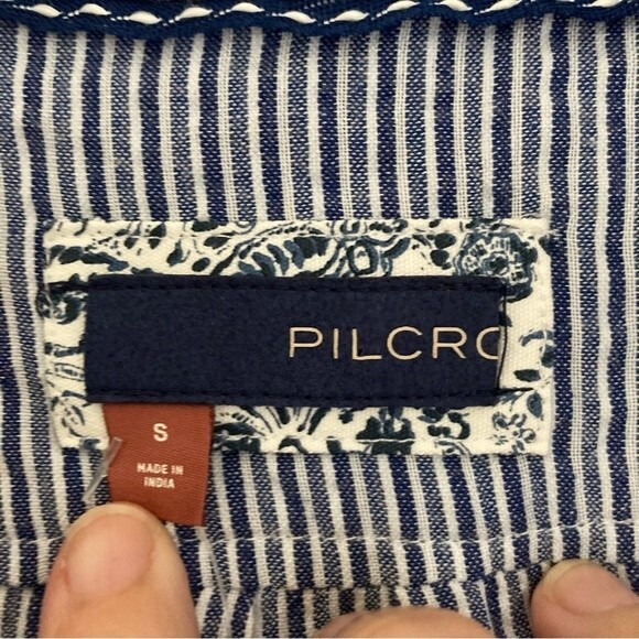 Pilcro Anthropologie Women’s Embroidered Buttondown size Small. NWT! Runs large - Picture 8 of 14